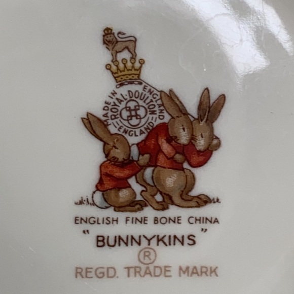 Royal Doulton Bunnykins Bowl, Flying Kites - Picture 3 of 8